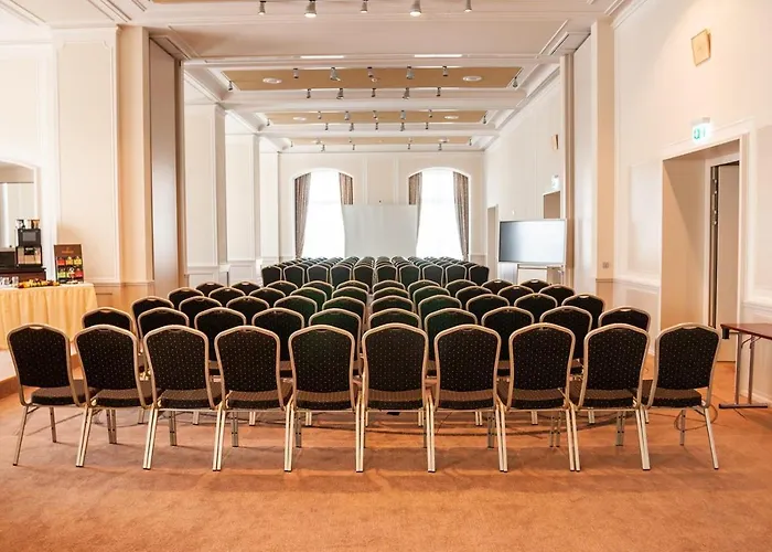 Star G Premium Altmarkt 4* دريسدن